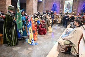 Ostatnia scena złożenia pokłonu Świętej Rodzinie