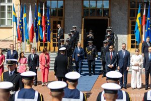 Polsko-szwedzkie rządowe konsultacje w Gdyni. Delegacje na terenie obiekt&oacute;w Akademii Marynarki Wojennej w Gdyni (fot. Kamil Złoch)