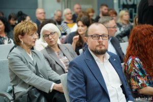 Wśród gości obecni byli m.in.: dyrektor zarządzający Mariusz Bzdęga, radna miasta Joanna Zielińska, i dyrektor Muzeum Miasta Gdynia Karin Moder