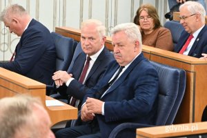 Senatorowie Sławomir Rybicki i Kazimierz Kleina na sali obrad Senatu
