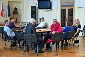 Uczestnicy warsztat&oacute;w dotyczących tworzenia Strategii Rozwoju Polskiego Sportu 2040 zgromadzeni a Auli Zygmunta Augusta Akademii Marynarki Wojennej w Gdyni 