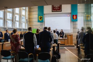 Podczas sesji zebrani uczcili minutą ciszy pamięć ofiar Grudnia &rsquo;70