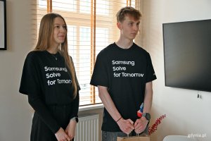 Finaliści programu Samsung Solve for Tomorrow &ndash; Laura&nbsp;Grafińska&nbsp;i Tomasz&nbsp;Gerka z wizytą u wiceprezydentki Gdyni Oktawii Gorzeńskiej
