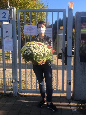 Wiceprezydent Gdyni Katarzyna Gruszecka-Spychała solidaryzuje się z gdyńskimi sprzedawcami i kupiła kwiaty do ogrodu