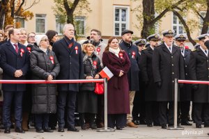 Na zdjęciu m.in.: posłanka Henryka Krzywonos-Strycharska, poseł Rafał Siemaszko, wicewojewoda Emil Rojek, prezydent Gdyni Aleksandra Kosiorek, przewodniczący Rady Miasta Tadeusz Szemiot, wiceprzewodnicząca Rady Miasta Mariola Śrubarczyk-Cichowska, radna Agnieszka Tokarska, radna Teresa Bysewska, radny Łukasz Strzałkowski (fot. Karol Stańczak)