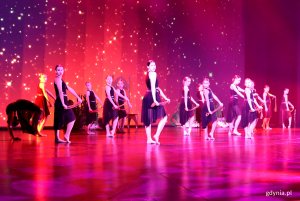 Koncert „Sekrety Zimowego Wiatru” w wykonaniu młodzieży z gdyńskiego MDK'u na scenie Teatru Muzycznego w Gdyni (fot. Katarzyna Balcerzak)