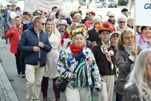 Barwnie i wesoło na Przemarszu Senior&oacute;w