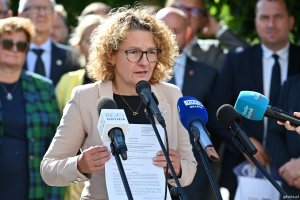 Przy mikrofonie prezydentka Sopotu Magdalena Czarzyńskiej-Jachim
