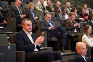 Na zdjęciu: Tomasz Augustyniak, wiceprezydent Gdyni podczas konferencji (fot. Magdalena Starnawska)