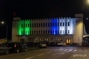 Fasada Muzeum Emigracji podświetlona z okazji 50-lecia wsp&oacute;łpracy z brytyjskim miastem Plymouth (fot. Paweł Budziński)