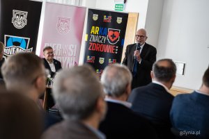 Doktor Robin Ireland. Konferencja European Healthy Stadia Network zorganizowana przez Arkę Gdynia, Gdański Uniwersytet Medyczny i Gdyńskie Centrum Zdrowia (fot. Kamil Złoch)