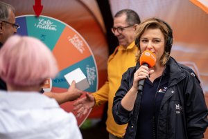 Plenerowe studia Polskiego Radia nadają z Gdyni przed „Lato z Radiem Festiwal”, fot. Dawid Linkowski