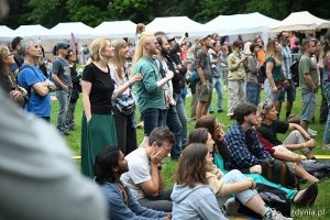Publiczność podczas jednego z koncertów w ramach Globaltiki w parku Kolibki 