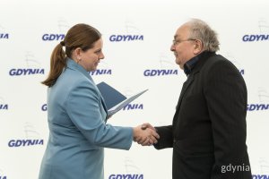 Aleksandra Kosiorek, prezydent Gdyni i Witold Ciążkowski, założyciel Gdyńskiego Muzeum Motoryzacji (fot. Paweł Budziński)