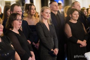 Maturzystkom i maturzystom towarzyszyli nauczyciele i rodzice (fot. Paweł Budziński)