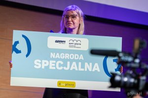 Nagroda specjalna przyznawana przez prezydent Gdyni. Gala finałowa Konkursu Explory w centrum konferencyjnym PPNT Gdynia (fot. Kamil Złoch)
