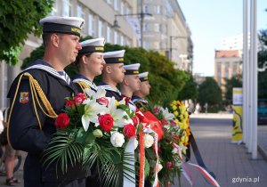 Na zdjęciu honorowa asysta Marynarki Wojennej 
