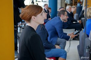 Uczestnicy gali wręczenia Nagrody im. Kapitana Leszka Wiktorowicza zebrani w Muzeum Miasta Gdyni 