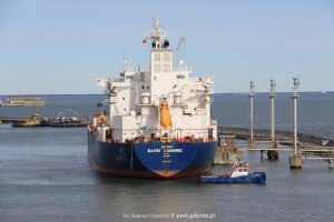 Tankowiec „Bahri Jasmine” wchodzi do Portu Gdynia 