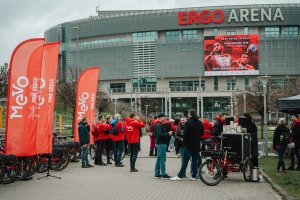 Event rowerowy z Mevo przed Ergo Areną 