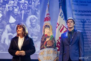 Od lewej: Małgorzata Zwiercan i Michał Kanikuła z Fundacji Pomorska Inicjatywa Historyczna podczas gali z okazji 13-lecia powstania fundacji // fot. Karol Stańczak