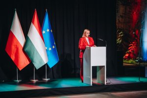 Agnieszka Baranowska, członkini zarządu wojew&oacute;dztwa pomorskiego, podczas spotkania w Europejskim Centrum Solidarności z okazji 70. rocznicy wybuchu powstania węgierskiego 