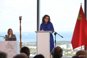 Prezydent Gdańska Aleksandra Dulkiewicz wyjaśniła, że uchwała wraz z załącznikami zawiera m.in. uchwały rad gmin i powiat&oacute;w wyrażające opinie w sprawie przystąpienia do związku metropolitalnego, a także opinie wojewody pomorskiej i Zarządu Wojew&oacute;dztwa Pomorskiego (fot. Magdalena Starnawska)