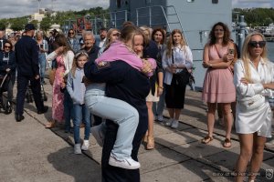 osoby tulące się po długiej rozłące