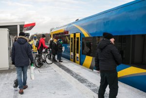 Pierwsi pasażerowie już na nowych gdyńskich przystankach PKM // fot. Karol Stańczak