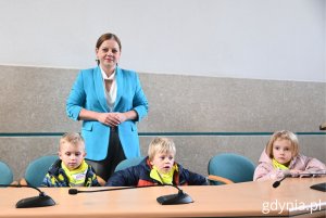 Przedszkolaki wraz Aleksandrą Kosiorek, prezydent Gdyni (fot. Magdalena Starnawska)
