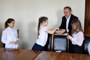 Uczniowie z III B Szkoły Podstawowej nr 31 z Gdyni u prezydenta Wojciecha Szczurka // fot. Michał Kowalski