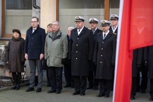 W uroczystościach z okazji Narodowego Dnia Pamięci Żołnierzy Wyklętych wzięli udział m.in. Jakub Ubych - wiceprzewodniczący Rady Miasta Gdyni (drugi od lewej) oraz radny Zenon Roda (trzeci od lewej), a także kadm. Mirosław Jurkowlaniec - dowódca 3. Flotylli Okrętów (drugi od prawej// fot. Kamil Złoch