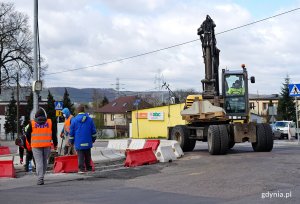 Już rozpoczęły się prace przy rondzie na skrzyżowaniu ulic Puckiej–Unruga–Czernickiego-Złotej, fot. Kamil Złoch