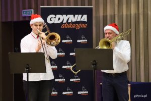 Uroczystość wręczenia akt&oacute;w mianowania w Szkole Muzycznej I i II stopnia im. Noskowskiego, na zdjęciu uczniowie podczas wykonywania utwor&oacute;w światecznych (fot. Katarzyna Balcerzak) 