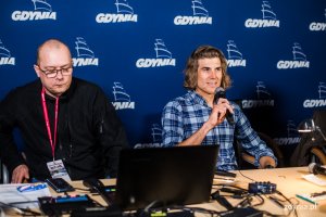 Bartosz Ziemski, laureat wyróżnienia w kategorii "Alpinizm" podczas prelekcji na  25. Ogólnopolskich Spotkaniach Podróżników, Żeglarzy i Alpinistów // fot. Karol Stańczak