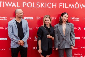 Jury Konkursu Filmów Krótkometrażowych: (od prawej): Olga Bołądź, Agnieszka Dziedzic i Michał Szcześniak na czerwonym dywanie