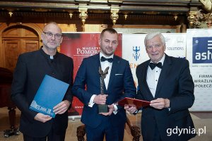 Na zdj. (od lewej) m.in.: wiceprezydent Gdyni Michał Guć, Robert Gulewicz z firmy GO-Estate i samorządowiec Jan Kozłowski
