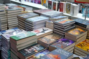 Książki na jednym ze stoisk