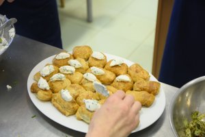 Akcja  „Pomaganie przez gotowanie" w Technikum Gastronomicznym w Gdyni, fot. Jan Ziarnicki