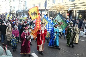 Orszak Trzech Kr&oacute;li na ulicach Gdyni 