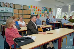 Przedstawiciele miejskich jednostek i radni podczas sesji Rady Dzielnicy Śr&oacute;dmieście