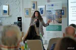 Justyna Suchanek z Referatu Zrównoważonej Mobilności Urzędu Miasta Gdyni podczas posiedzenia Gdyńskiej Rady Dialogu Gospodarczego