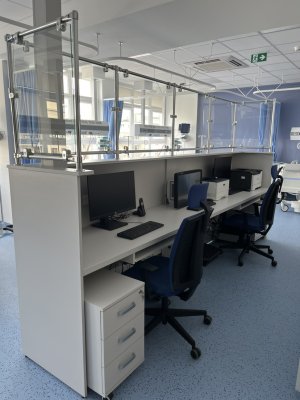 Stanowiska komputerowe w szpitalu