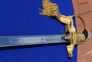 Pałasz, którym dotyka się lewe ramię absolwentów podczas mianowania na stopień oficerski // fot. Krzysztof Miłosz