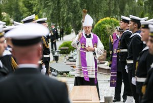 Pogrzeb oficerów, podoficerów i marynarzy w Kwaterze Pamięci na gdyńskim Oksywiu, fot. Karol Stańczak