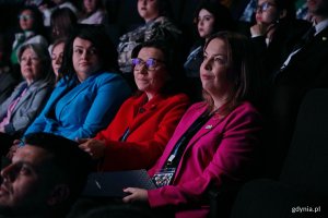 Wiceprezydentka Gdyni Oktawia Gorzeńska oraz dr Katarzyna Smyk - dyrektorka Przedstawicielstwa Komisji Europejskiej w Polsce podczas oficjalnego otwarcia Europejskiego Forum Młodych Lider&oacute;w