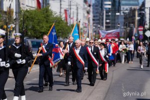 Przedstawiciele lokalnych społeczności na ul. Świętojańskiej