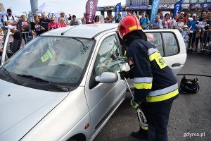 Symulacja akcji ratowniczej po wypadku drogowym w ramach 14. Moto Safety Day w Gdyni // fot. Michał Puszczewicz