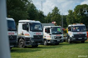 Pojazdy firmy Remondis w parku Kolibki