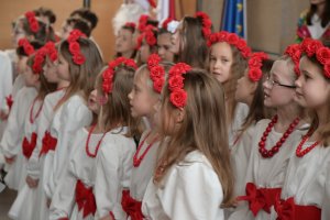 Kolędownicy z SP nr 13 przedstawili świąteczny program i zaśpiewali świąteczne piosenki